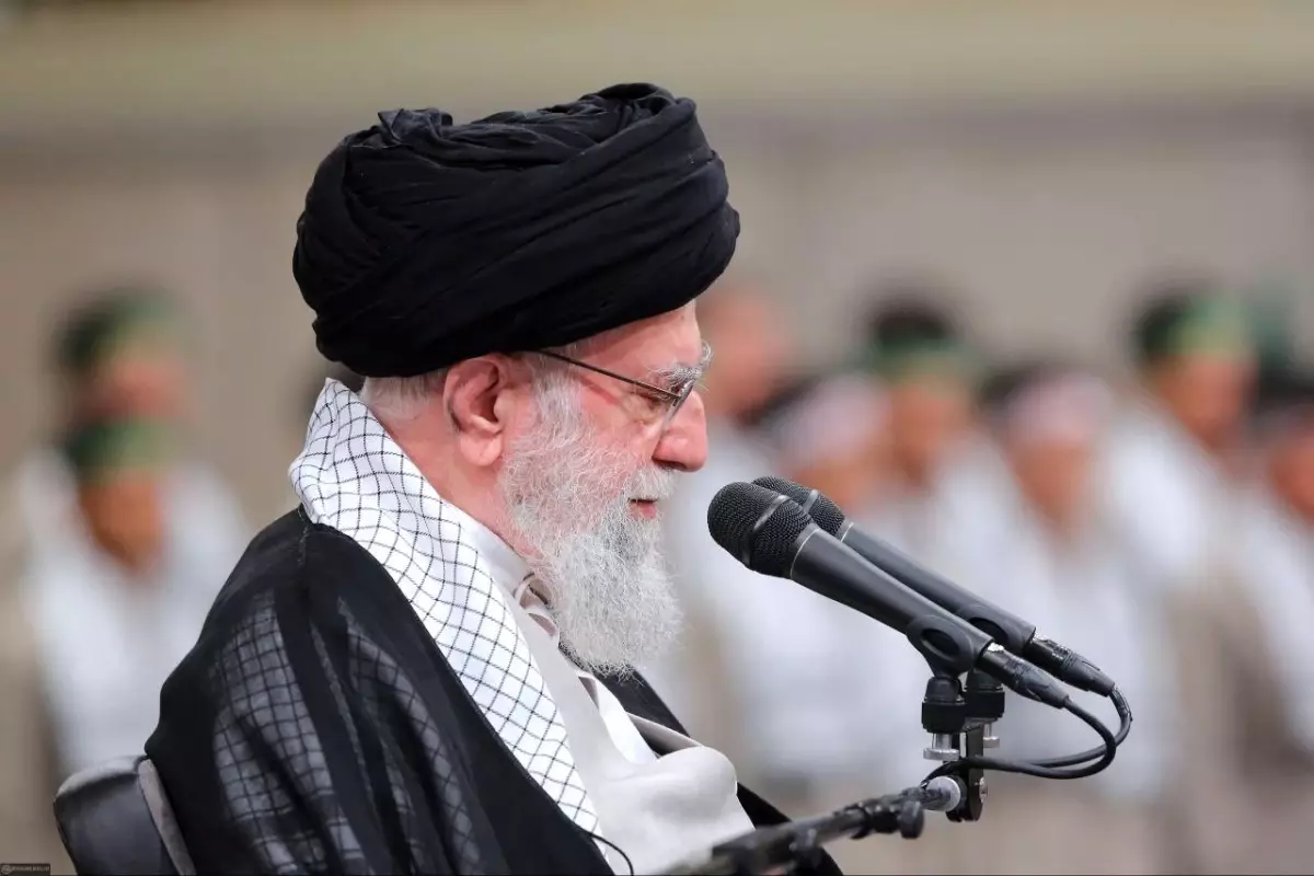 Hamaney: Hizbullah Asla Diz Çökmeyecek