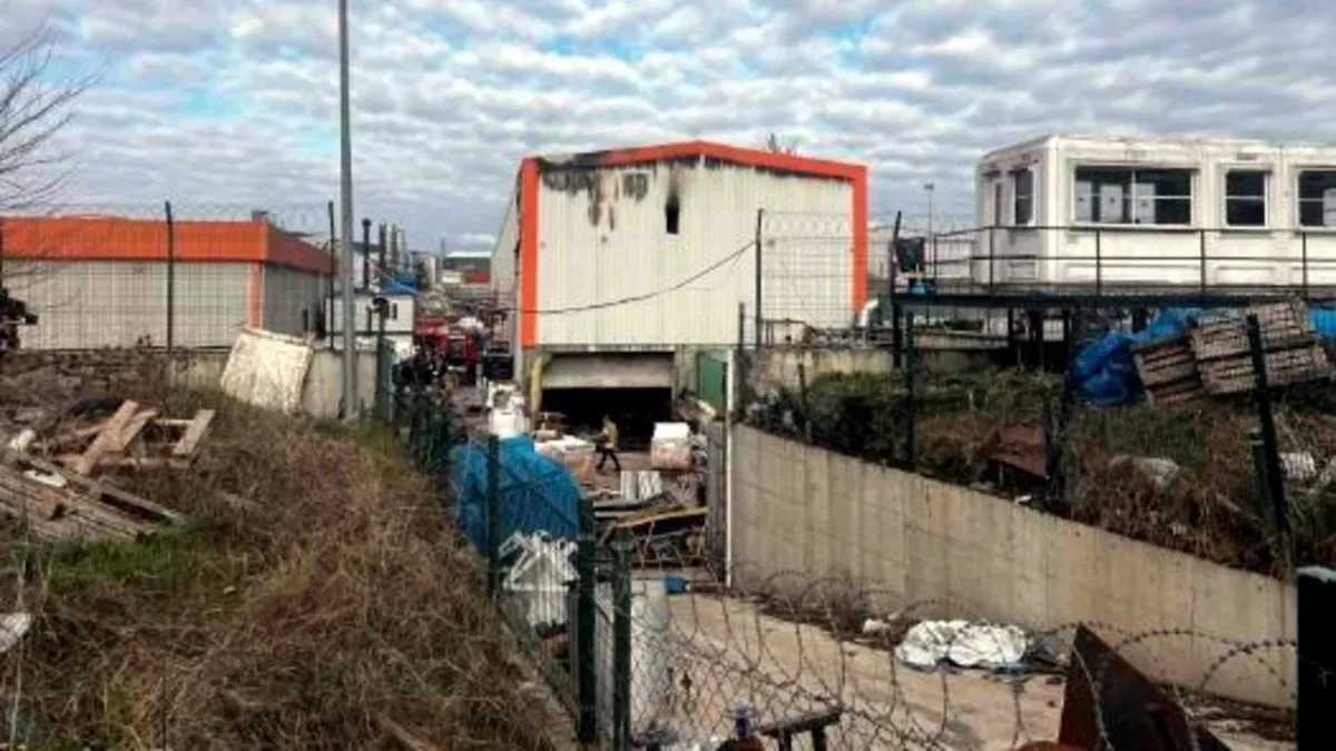 Silivri’deki izolasyon fabrikasında çıkan yangını korkuttu